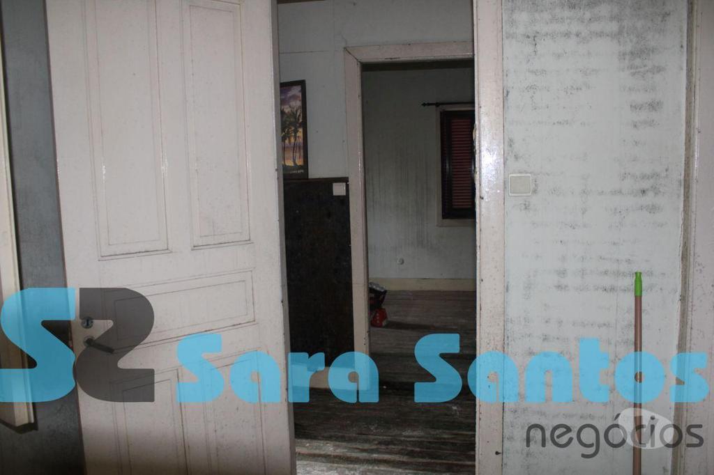 Apartamentos a venda Vila Nova de Gaia - Fotos para Moradia T6 para Recuperar junto Avenida da Republica-Gaia