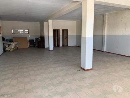 Venda Loja - Fotos para Estabelecimento comercial, 2 wcs-105 m2.