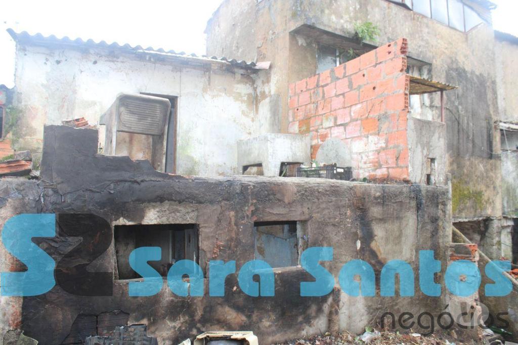 Apartamentos a venda Vila Nova de Gaia - Fotos para Varias Casinhas para restauro em Vila Nova Gaia (SS0599)