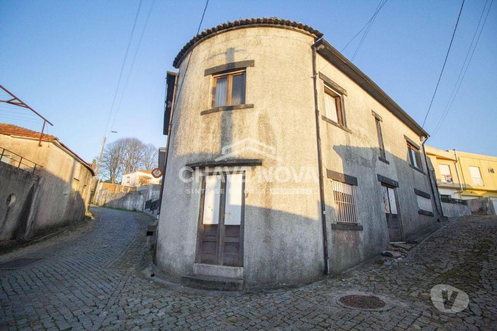 Apartamentos a venda Vila Nova de Gaia - Fotos para Moradia Geminada V3 Para Recuperar em Perosinho (GN 01611)