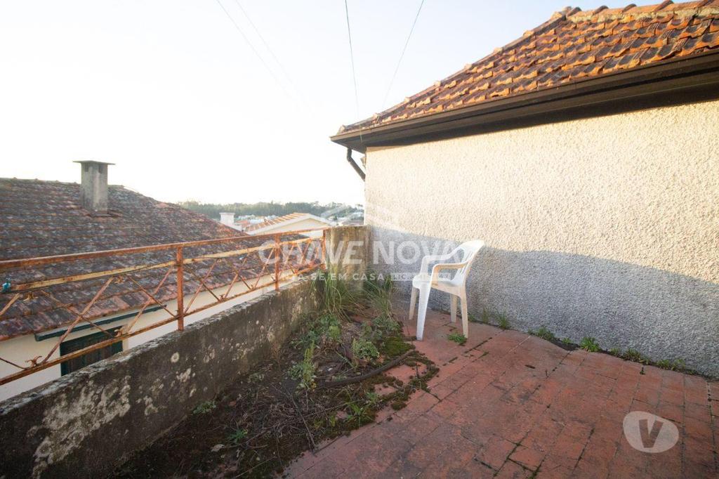 Apartamentos a venda Vila Nova de Gaia - Fotos para Moradia Geminada V3 Para Recuperar em Perosinho (GN 01611)