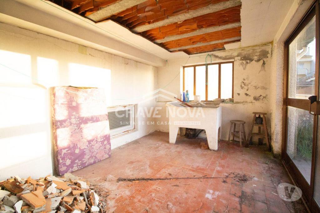 Apartamentos a venda Vila Nova de Gaia - Fotos para Moradia Geminada V3 Para Recuperar em Perosinho (GN 01611)