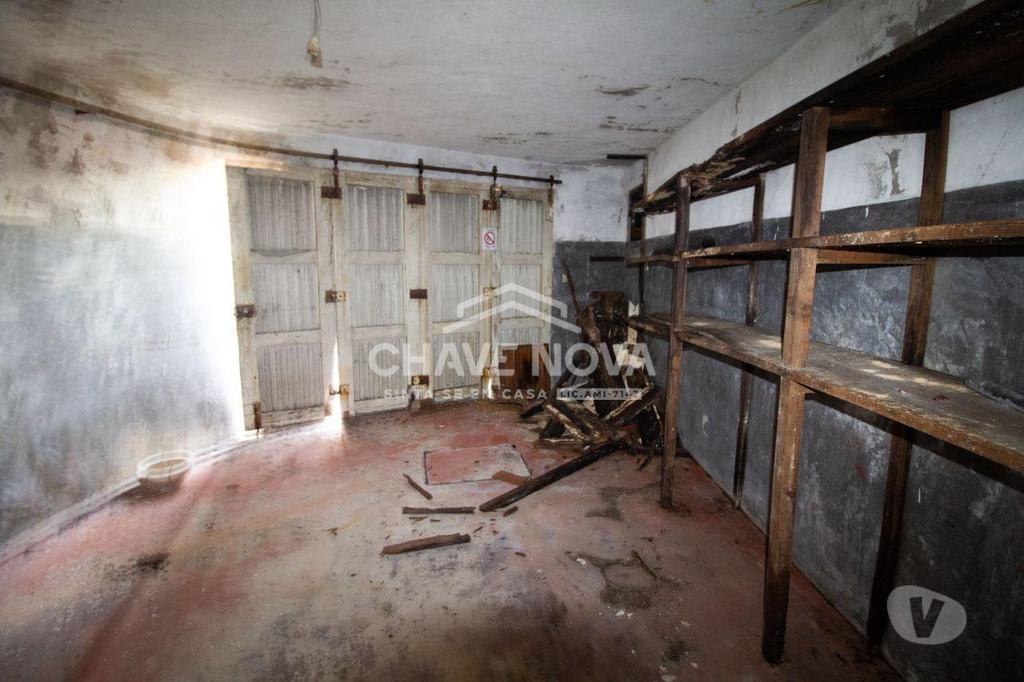 Apartamentos a venda Vila Nova de Gaia - Fotos para Moradia Geminada V3 Para Recuperar em Perosinho (GN 01611)