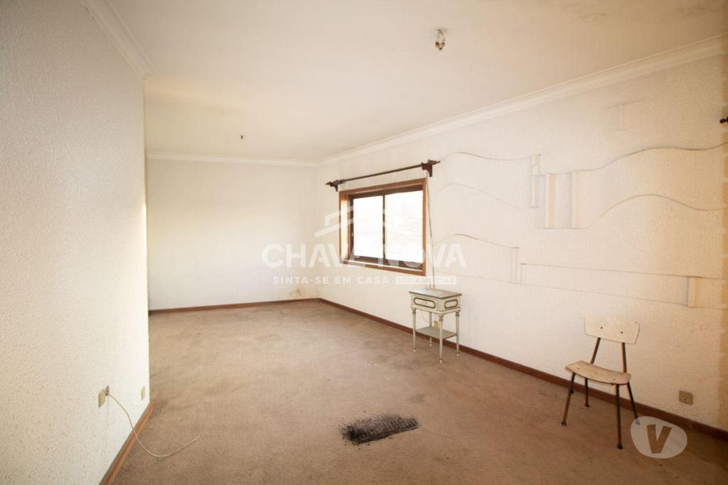 Apartamentos a venda Vila Nova de Gaia - Fotos para Moradia Geminada V3 Para Recuperar em Perosinho (GN 01611)