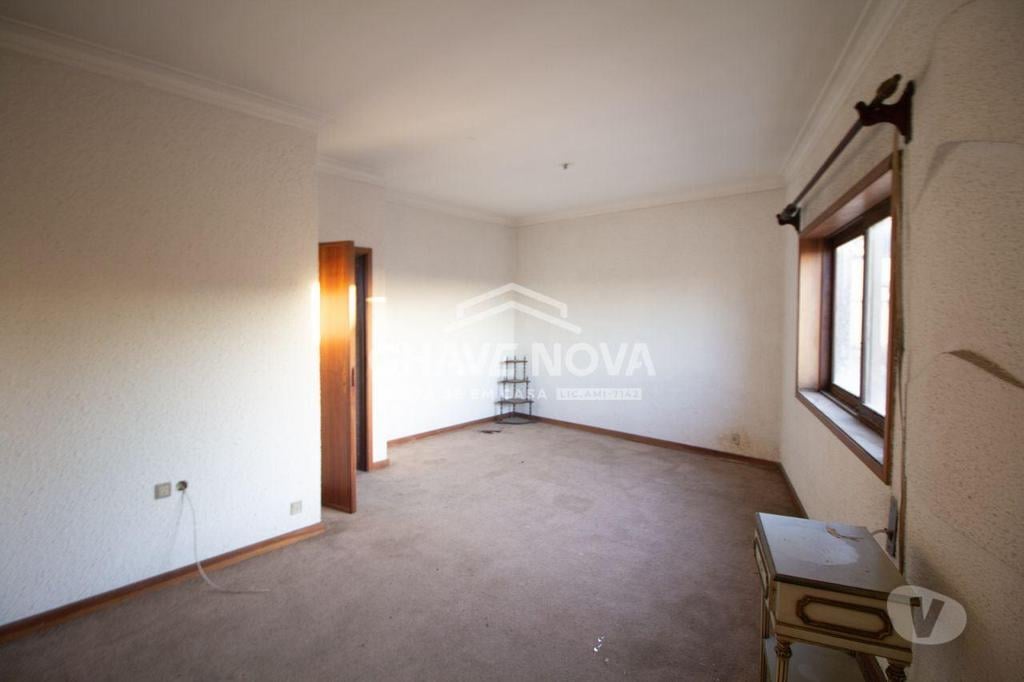 Apartamentos a venda Vila Nova de Gaia - Fotos para Moradia Geminada V3 Para Recuperar em Perosinho (GN 01611)