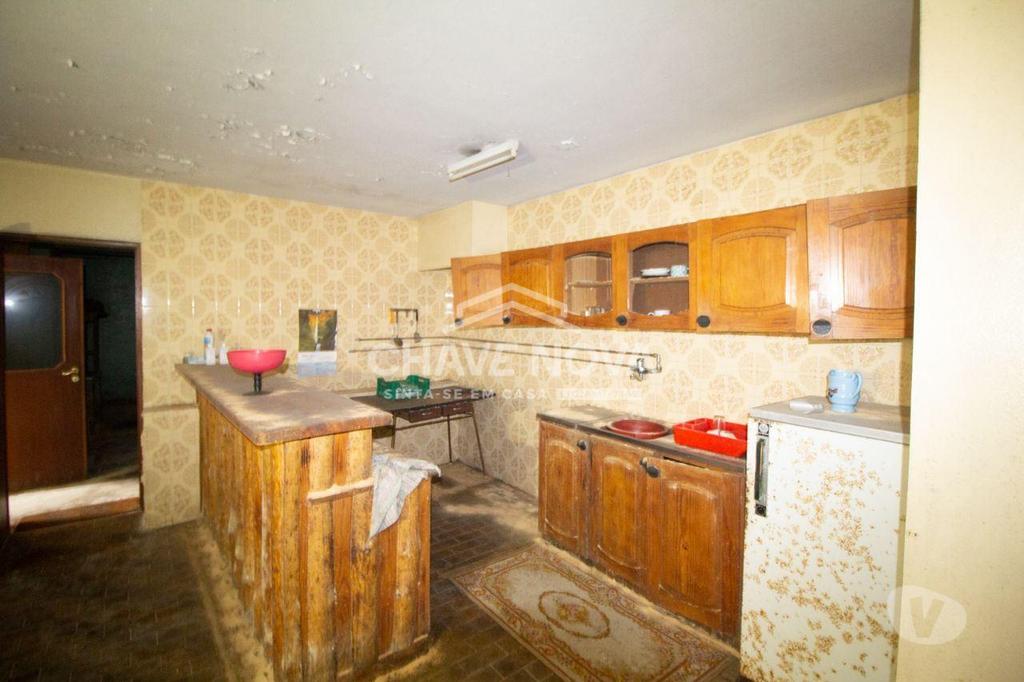 Apartamentos a venda Vila Nova de Gaia - Fotos para Moradia Geminada V3 Para Recuperar em Perosinho (GN 01611)