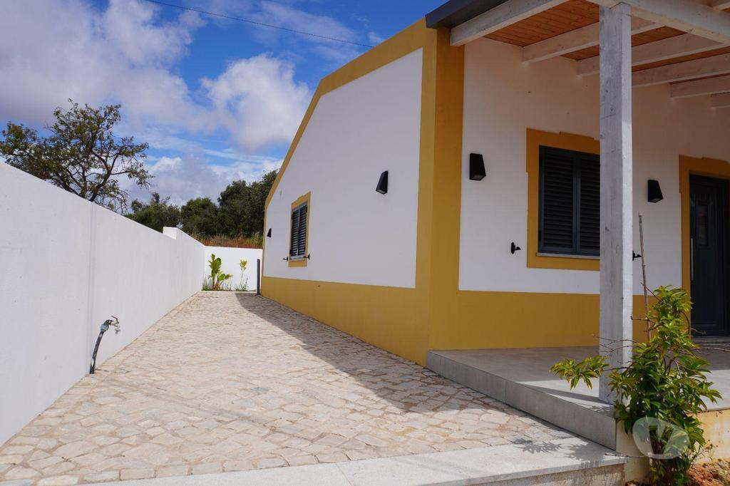Apartamentos a venda Albufeira - Fotos para Albufeira-Moradia remodelada com 2620m2 de terreno (ALBF 00003)