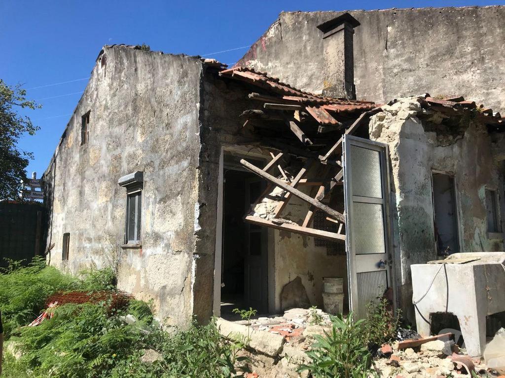 Apartamentos a venda Matosinhos - Fotos para Moradia para Reabilitar com jardim no centro S. Mamede Infesta