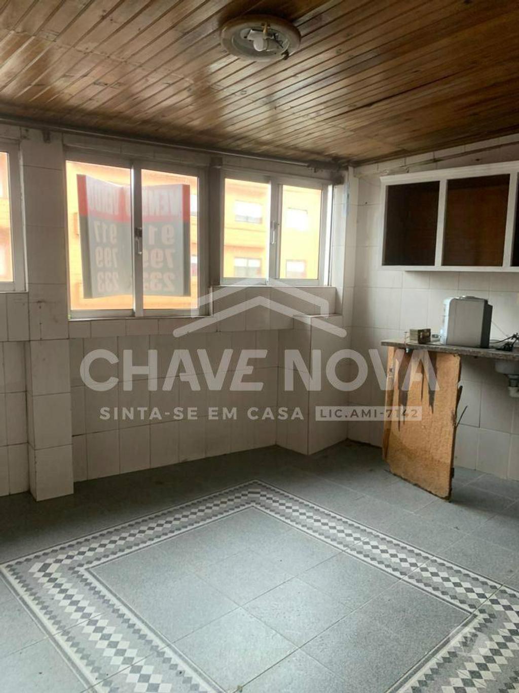 Apartamentos a venda Vila Nova de Gaia - Fotos para Moradia T1 para reconstrução situada em Vilar do Paraíso