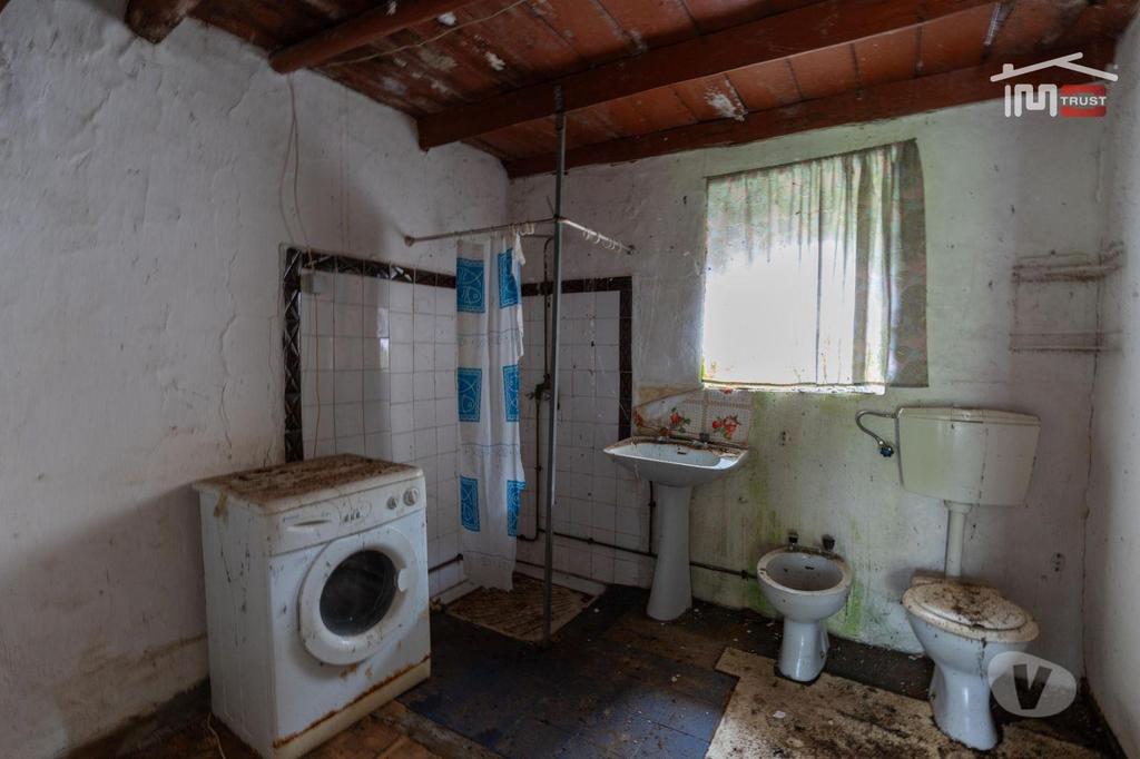 Apartamentos a venda Batalha - Fotos para MORADIA T2 DE CAMPO PARA RECUPERAR COM LAREIRA, POÇO E FORNO (S.