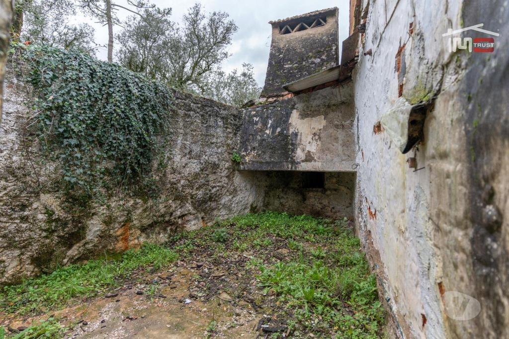 Apartamentos a venda Batalha - Fotos para MORADIA T2 DE CAMPO PARA RECUPERAR COM LAREIRA, POÇO E FORNO (S.