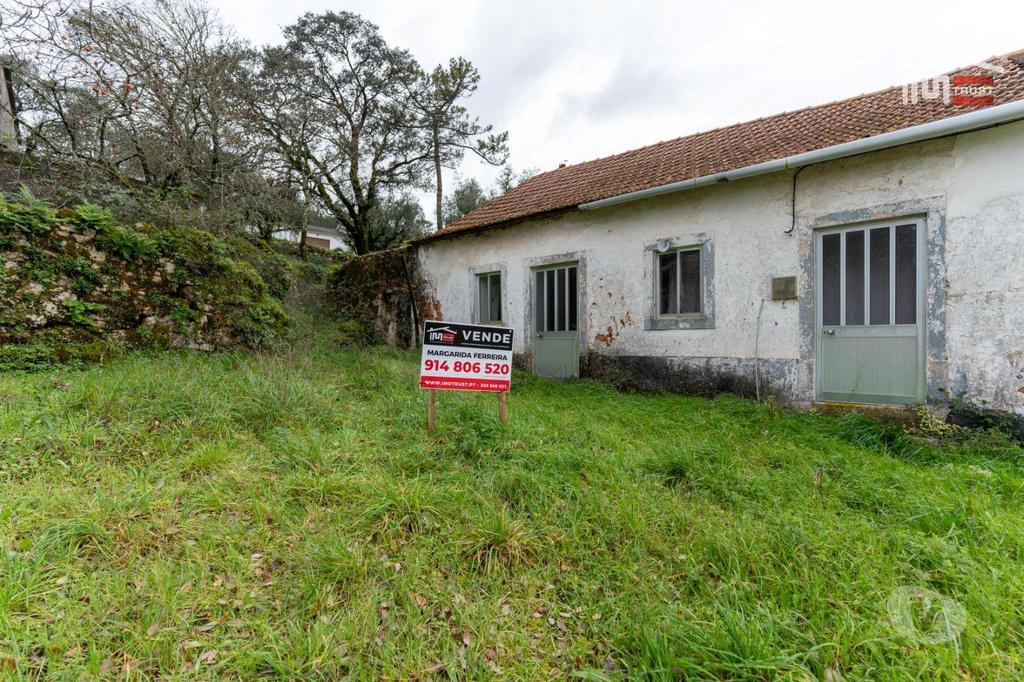 Apartamentos a venda Batalha - Fotos para MORADIA T2 DE CAMPO PARA RECUPERAR COM LAREIRA, POÇO E FORNO (S.