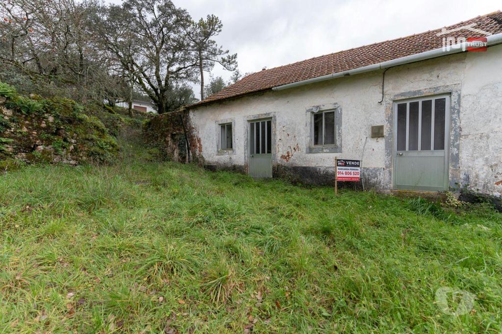 Apartamentos a venda Batalha - Fotos para MORADIA T2 DE CAMPO PARA RECUPERAR COM LAREIRA, POÇO E FORNO (S.