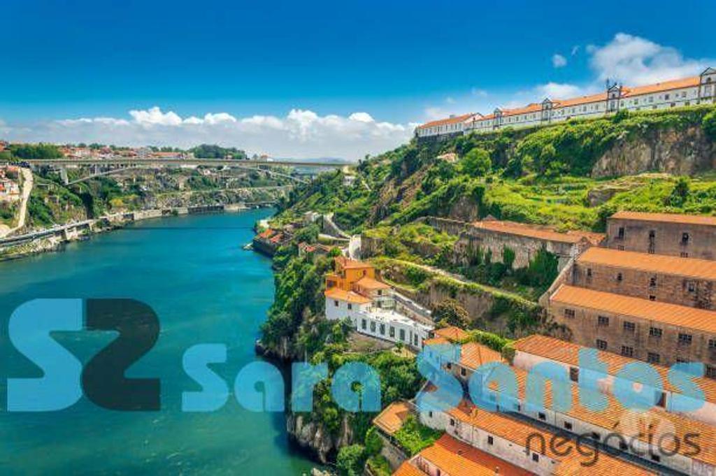 Comprar Loja Porto - Fotos para Vários Terrenos com PIP para Hotel e Hotel Pronto- Porto