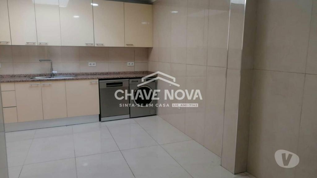 Apartamentos a venda Porto - Fotos para Moradia Térrea T3. Com jardim e terraço. S. Roque. Porto