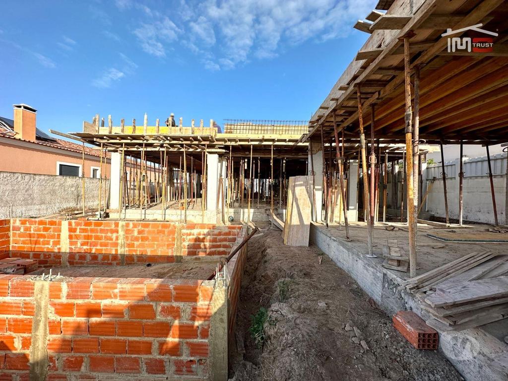 Apartamentos a venda Setúbal - Fotos para Setubal-Moradia de Luxo com 5 Suites - Azeitão (6-M-001034)
