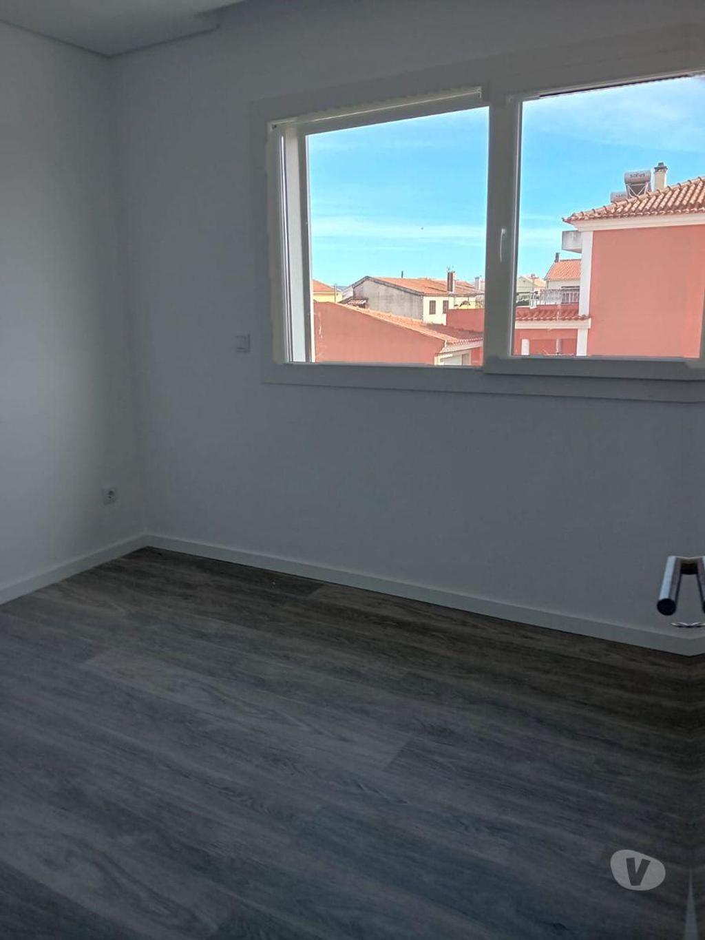 Apartamentos a venda Seixal - Fotos para Seixal-Moradia T4 em Fernão Ferro (SXL 00091)