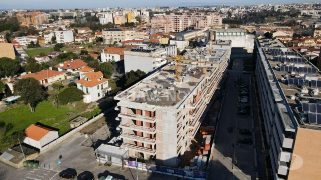Apartamentos a venda Vila Nova de Gaia - Fotos para T1 Novo último piso com varanda lugar de garagem e arrumo