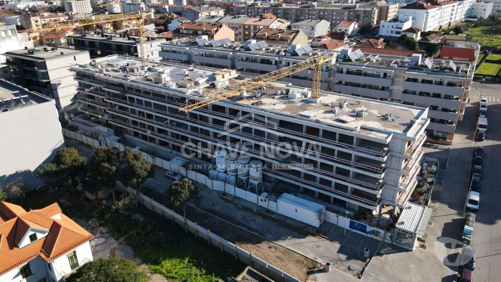 Apartamentos a venda Vila Nova de Gaia - Fotos para T1 Novo último piso com varanda lugar de garagem e arrumo