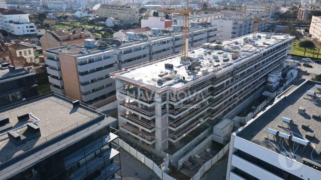 Apartamentos a venda Vila Nova de Gaia - Fotos para T1 Novo último piso com varanda lugar de garagem e arrumo