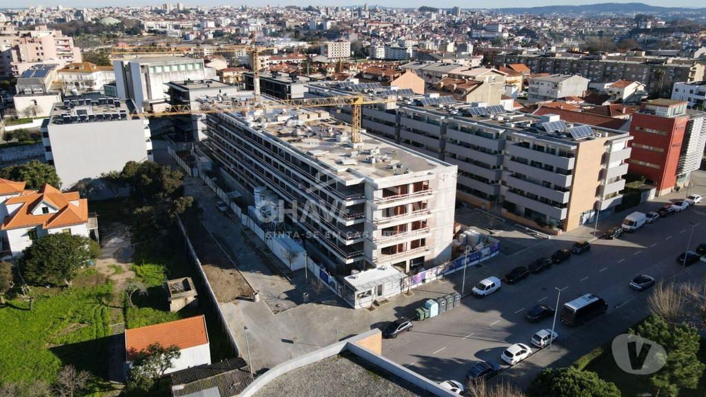 Apartamentos a venda Vila Nova de Gaia - Fotos para T1 Novo último piso com varanda lugar de garagem e arrumo