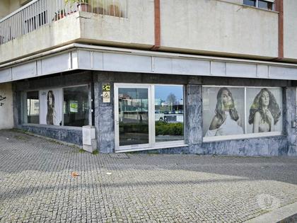 Comprar Loja - Fotos para Loja na R.Marquês Sá Bandeira 100m2 boas montras para a Rua.