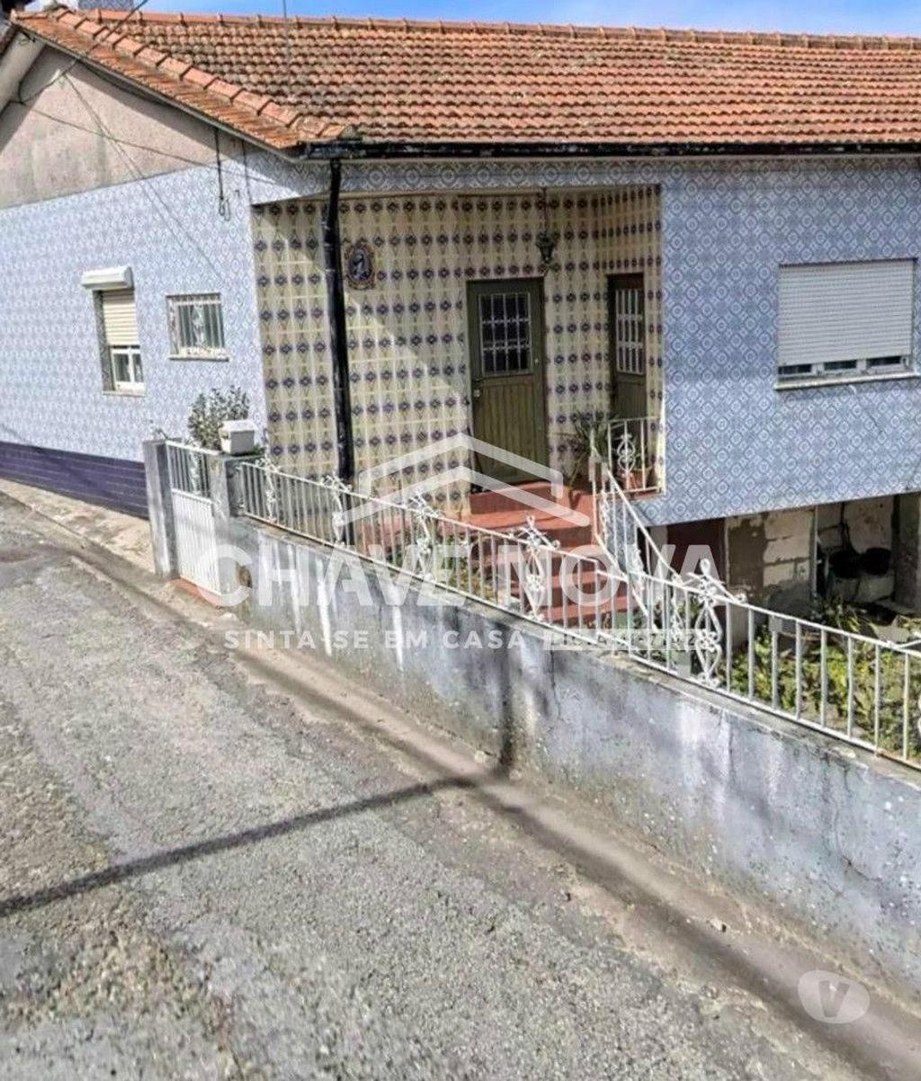 Apartamentos a venda Santa Maria da Feira - Fotos para Moradia V3 C Espigueiro, para Restaurar em Argoncilhe.
