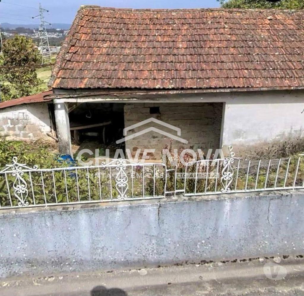 Apartamentos a venda Santa Maria da Feira - Fotos para Moradia V3 C Espigueiro, para Restaurar em Argoncilhe.