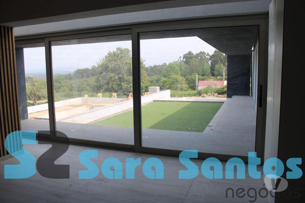 Apartamentos a venda Vila Nova de Gaia - Fotos para Moradia T3+1 Isolada Nova com Piscina junto N1- Gaia (SS0637)