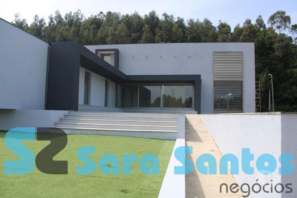 Apartamentos a venda Vila Nova de Gaia - Fotos para Moradia T3+1 Isolada Nova com Piscina junto N1- Gaia (SS0637)