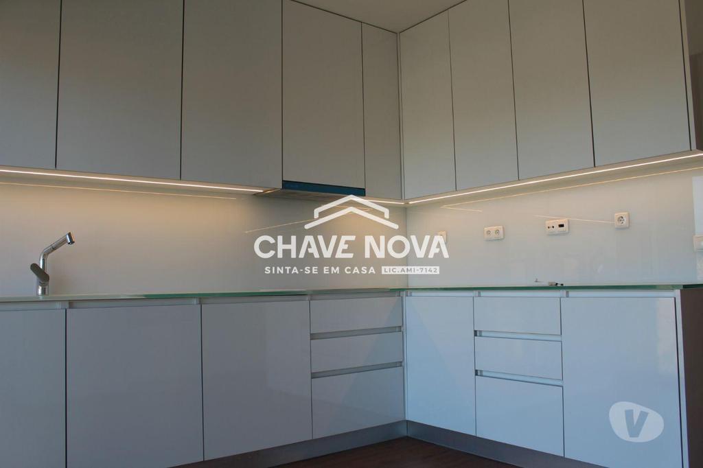 Apartamentos a venda Vila Nova de Gaia - Fotos para Moradia T4 em Pedroso em fase final de acabamentos. (GRJ 00113)