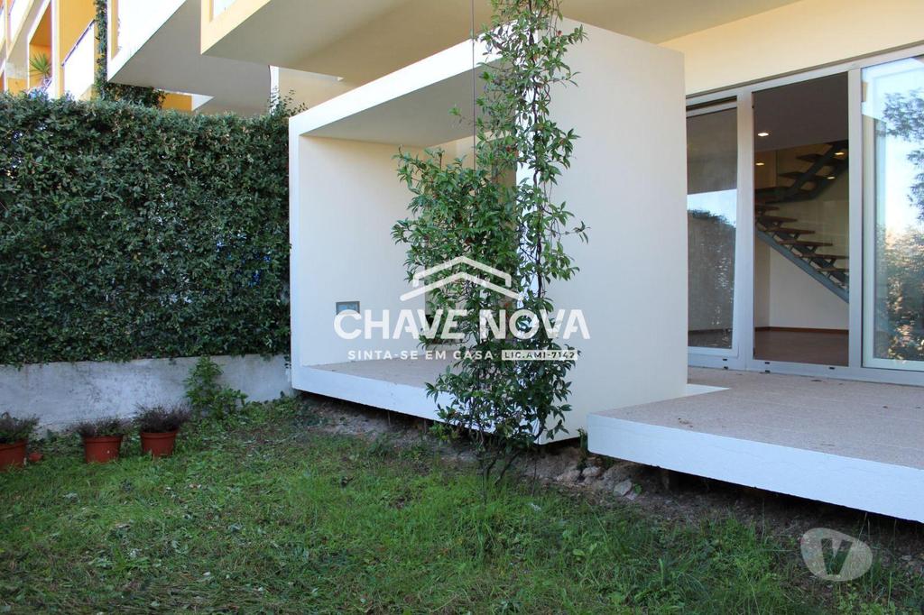 Apartamentos a venda Vila Nova de Gaia - Fotos para Moradia T4 em Pedroso em fase final de acabamentos. (GRJ 00113)