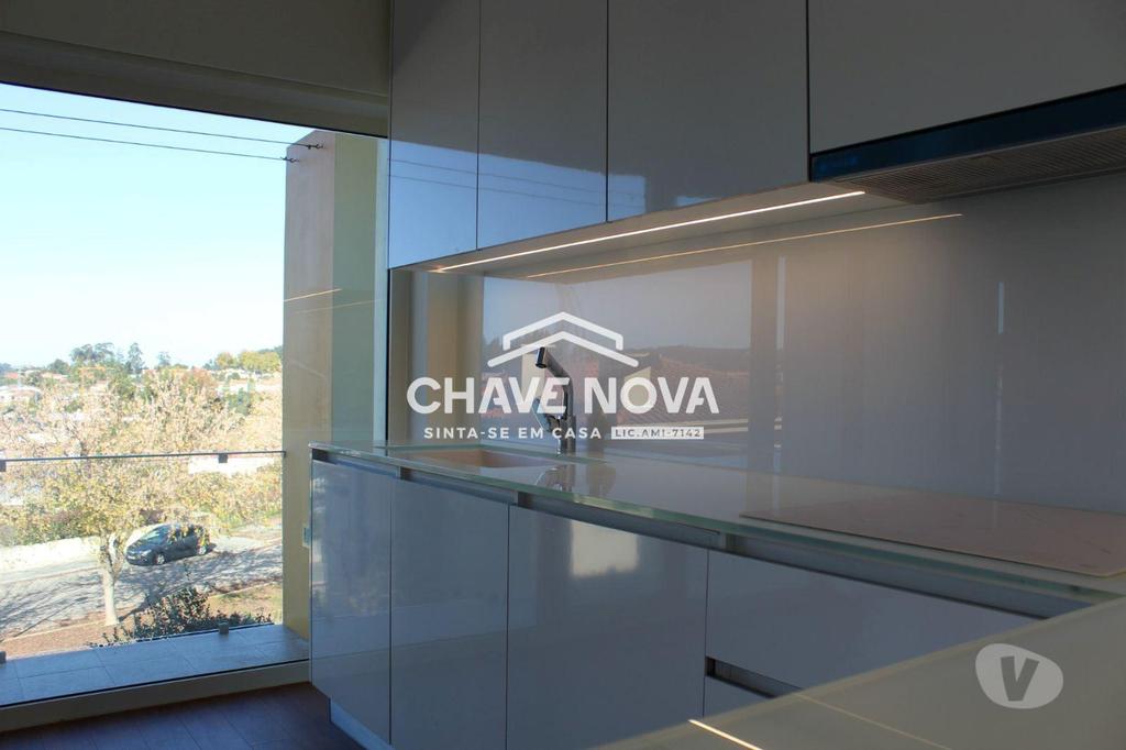 Apartamentos a venda Vila Nova de Gaia - Fotos para Moradia T4 em Pedroso em fase final de acabamentos. (GRJ 00113)