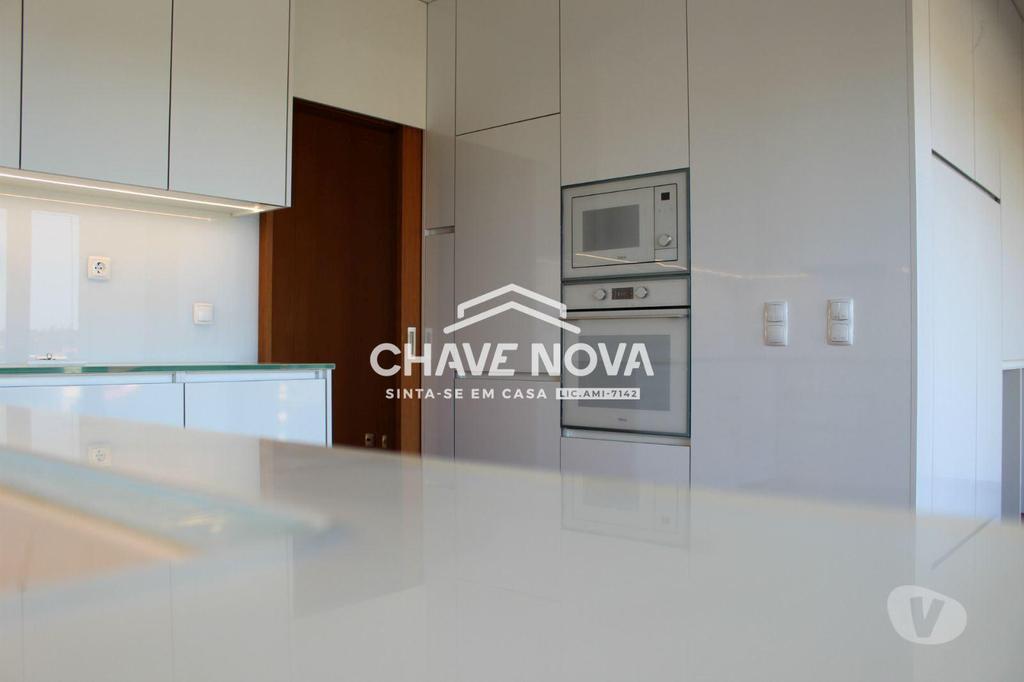 Apartamentos a venda Vila Nova de Gaia - Fotos para Moradia T4 em Pedroso em fase final de acabamentos. (GRJ 00113)