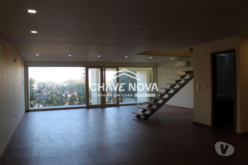 Apartamentos a venda Vila Nova de Gaia - Fotos para Moradia T4 em Pedroso em fase final de acabamentos. (GRJ 00113)