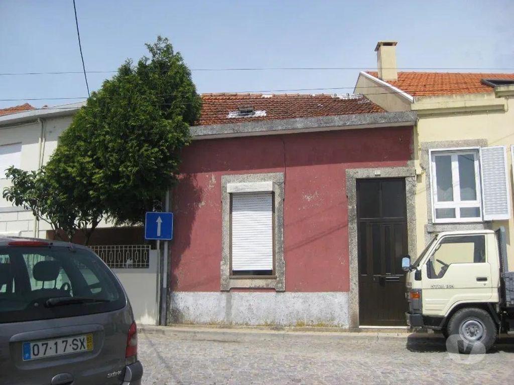 Apartamentos a venda Maia - Fotos para Maia-Casa para restauro em Pedrouços, Maia (04203)