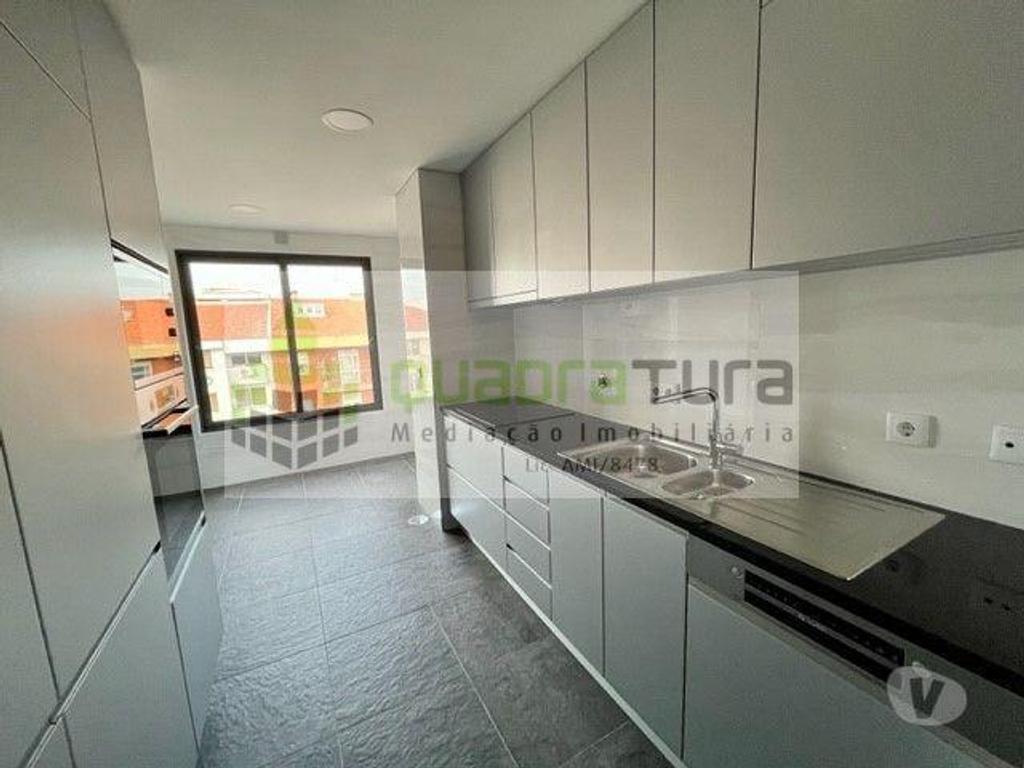 Apartamentos a venda Porto - Fotos para Porto-Apartamentos T2 Boavista Suite c Varanda (ED 10053)