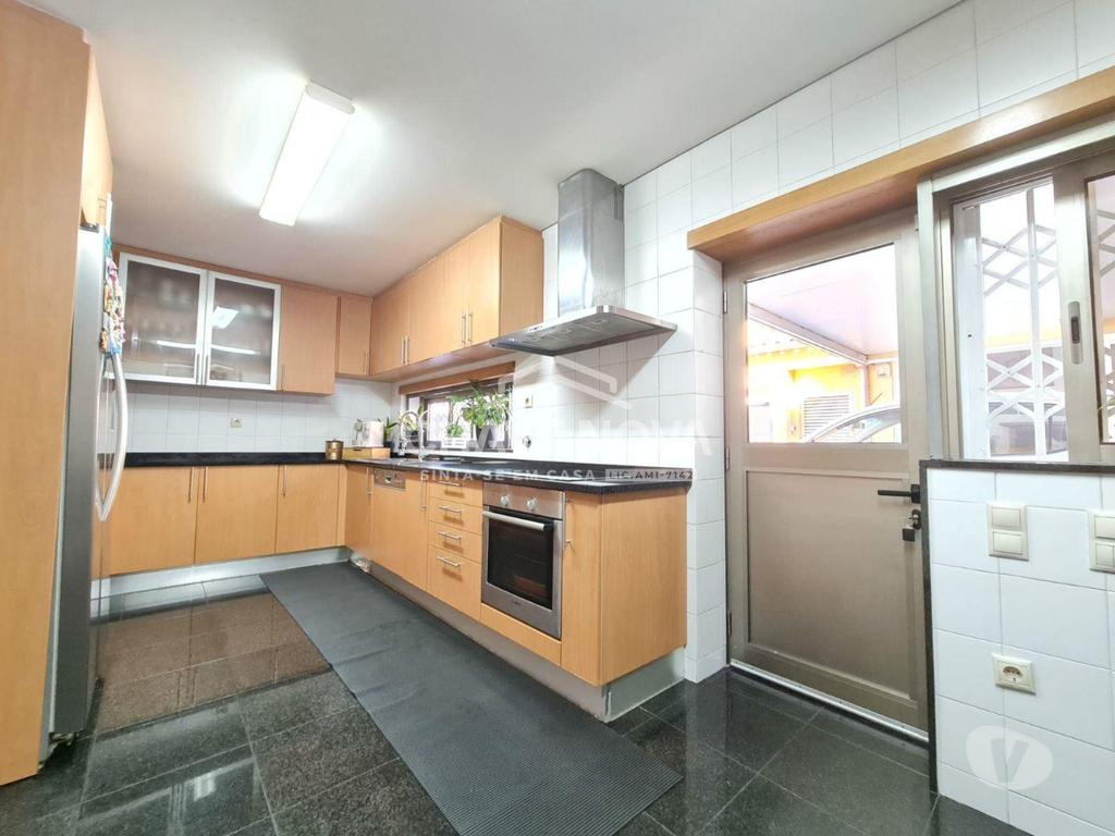 Apartamentos a venda Matosinhos - Fotos para Matosinhos-Moradia Geminada T4 em Leça do Balio (ERM 00001)