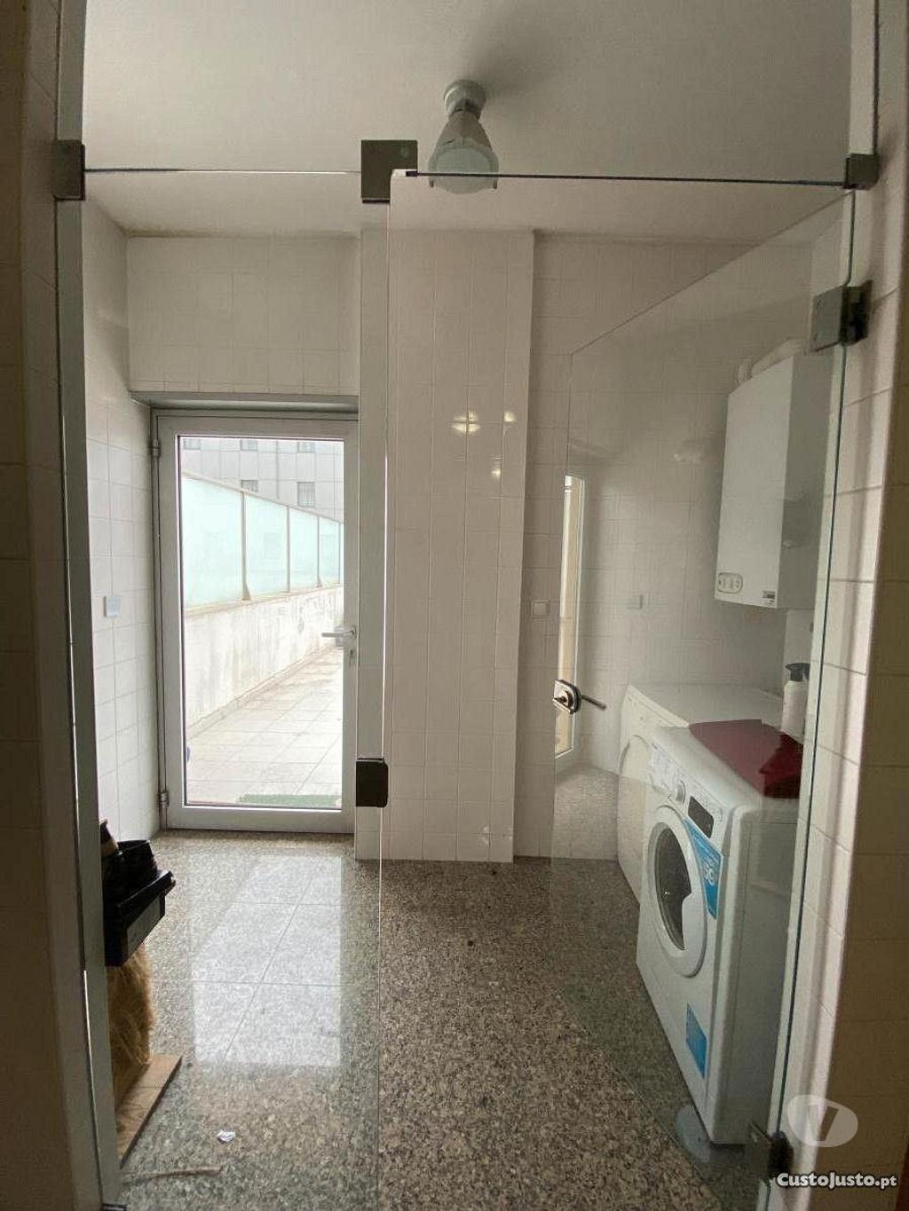 Imóveis para alugar Matosinhos - Fotos para Excelente T1 Equipado Terraço Lugar Duplo Garagem Leça da...