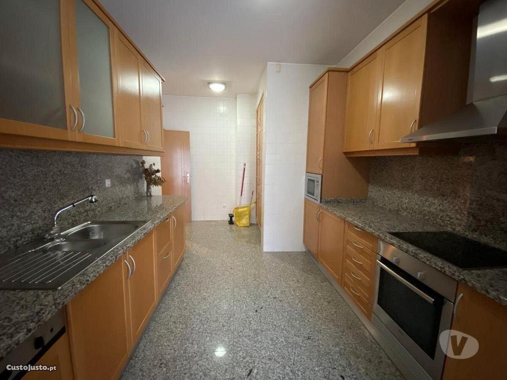 Imóveis para alugar Matosinhos - Fotos para Excelente T1 Equipado Terraço Lugar Duplo Garagem Leça da...