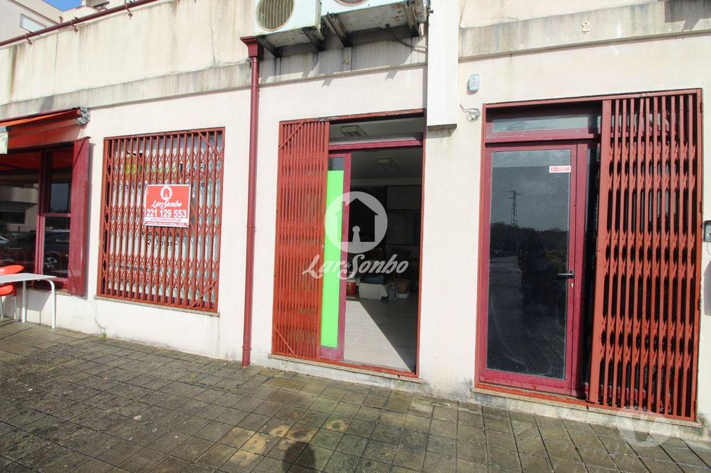 Comprar Loja Gondomar - Fotos para Loja com 60m2, situada em Fânzeres, destinada a qualquer tipo...