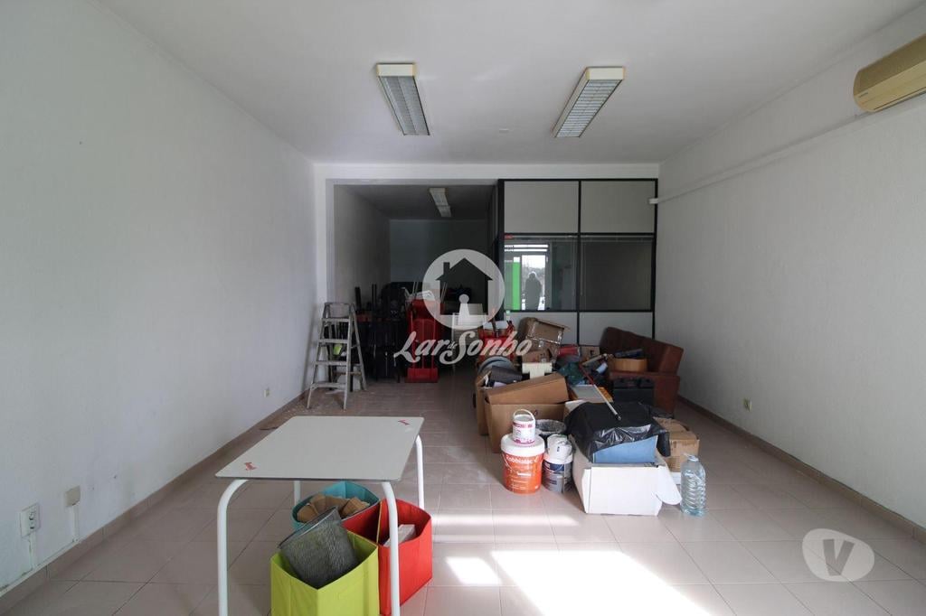Comprar Loja Gondomar - Fotos para Loja com 60m2, situada em Fânzeres, destinada a qualquer tipo...