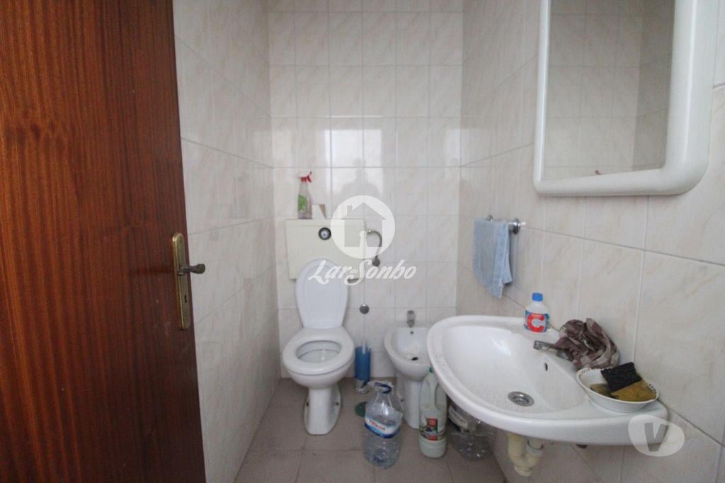 Comprar Loja Gondomar - Fotos para Loja com 60m2, situada em Fânzeres, destinada a qualquer tipo...
