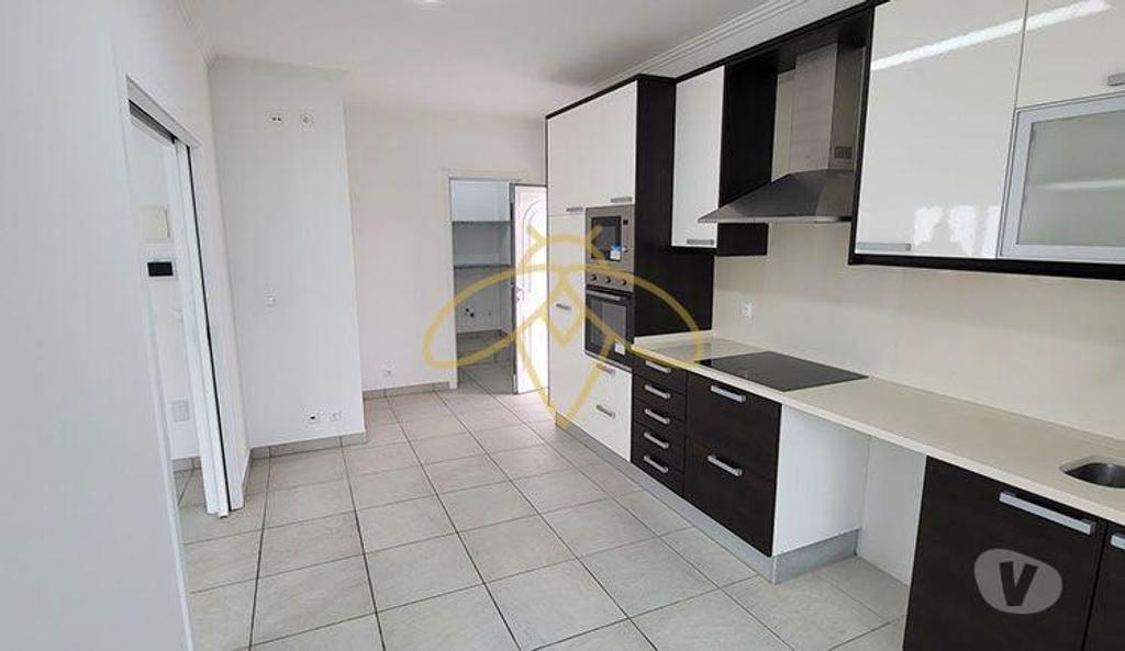 Apartamentos a venda Mafra - Fotos para Moradia V3+1 Geminada, 3 pisos totalmente renovada para venda na