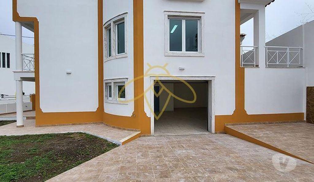 Apartamentos a venda Mafra - Fotos para Moradia V3+1 Geminada, 3 pisos totalmente renovada para venda na