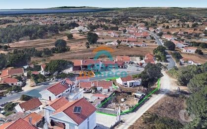 Casas e apartamentos - venda - Fotos para Moradia para recuperar ou demolir, em lote com 1.393 m2. Vista