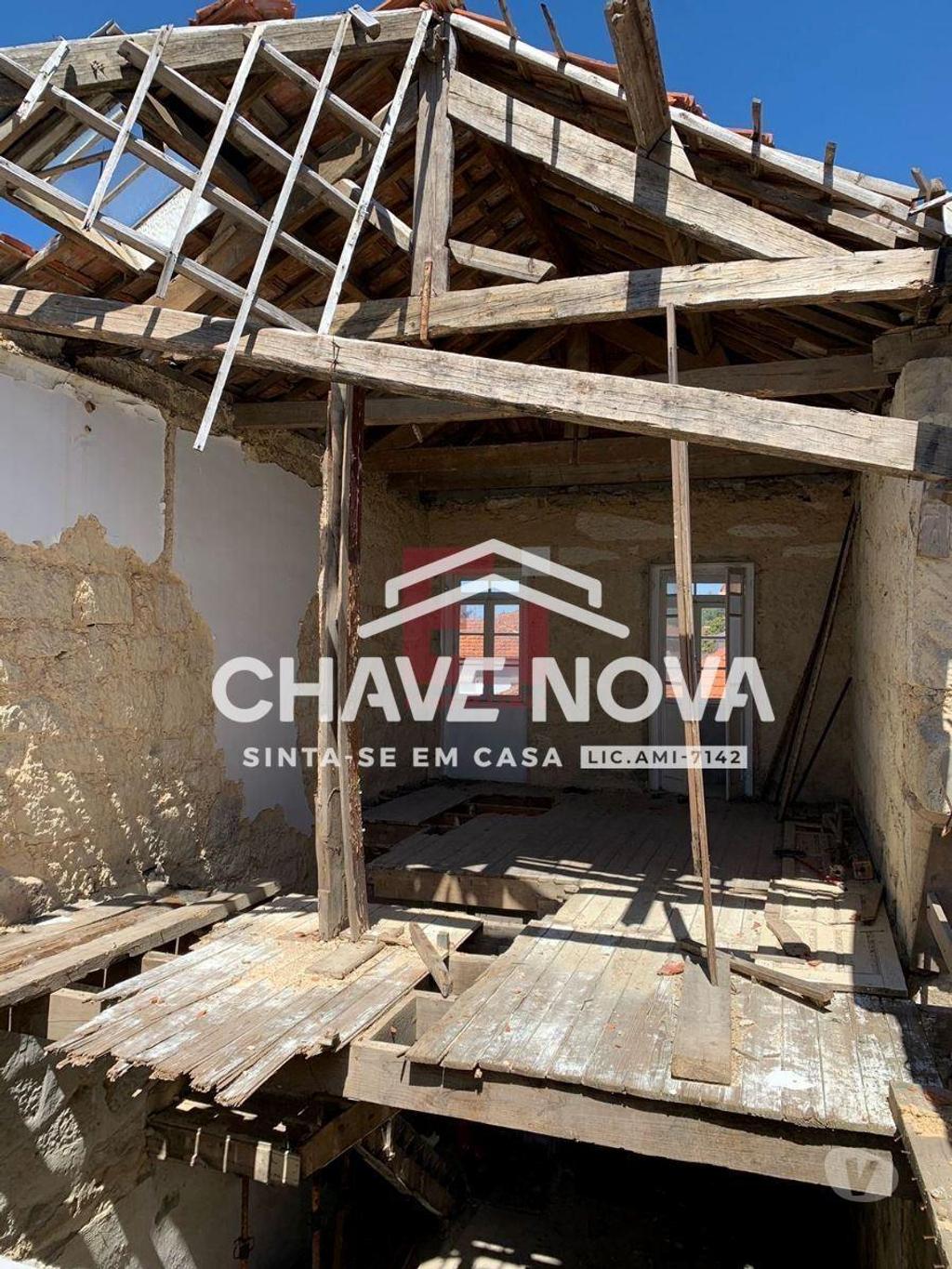 Apartamentos a venda Vila Nova de Gaia - Fotos para 2 Moradias para Reconstrução, vendidas em conjunto (RT 02521)