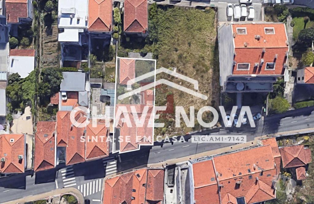 Apartamentos a venda Vila Nova de Gaia - Fotos para 2 Moradias para Reconstrução, vendidas em conjunto (RT 02521)