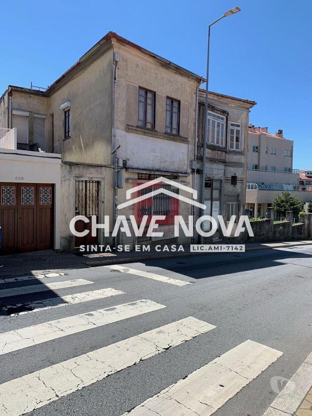 Apartamentos a venda Vila Nova de Gaia - Fotos para 2 Moradias para Reconstrução, vendidas em conjunto (RT 02521)