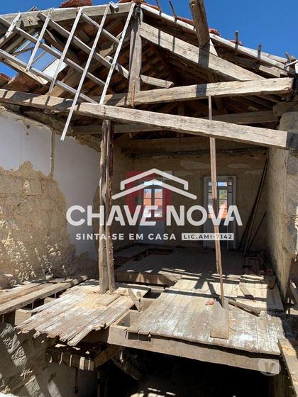 Imóveis para venda - Fotos para 2 Moradias para Reconstrução, vendidas em conjunto (RT 02521)